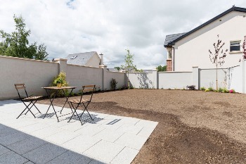 Photo of a spacious back garden